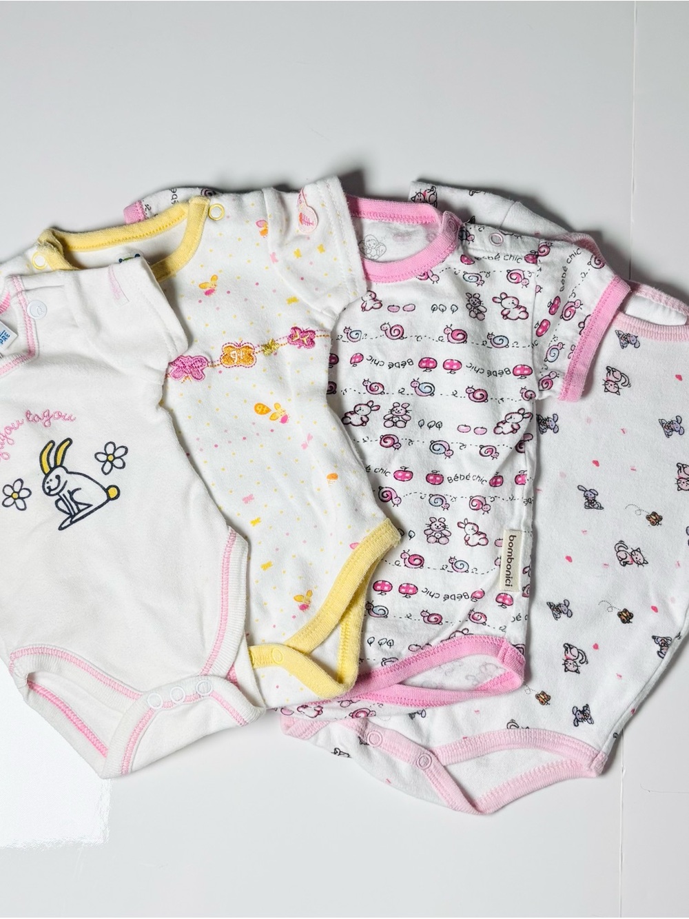 Baby Girls Short Sleeve Graphic Bodysuits Lot of 4 Retro Vintage Style Pre-3M